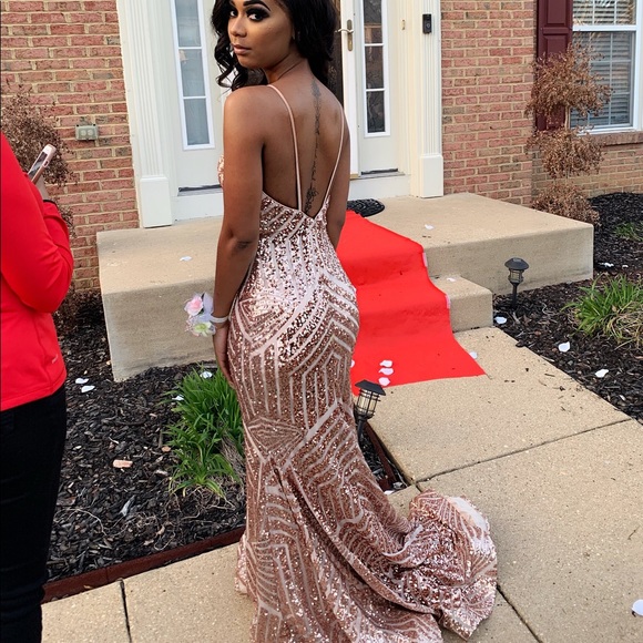 !Prom dress! - Picture 3 of 3